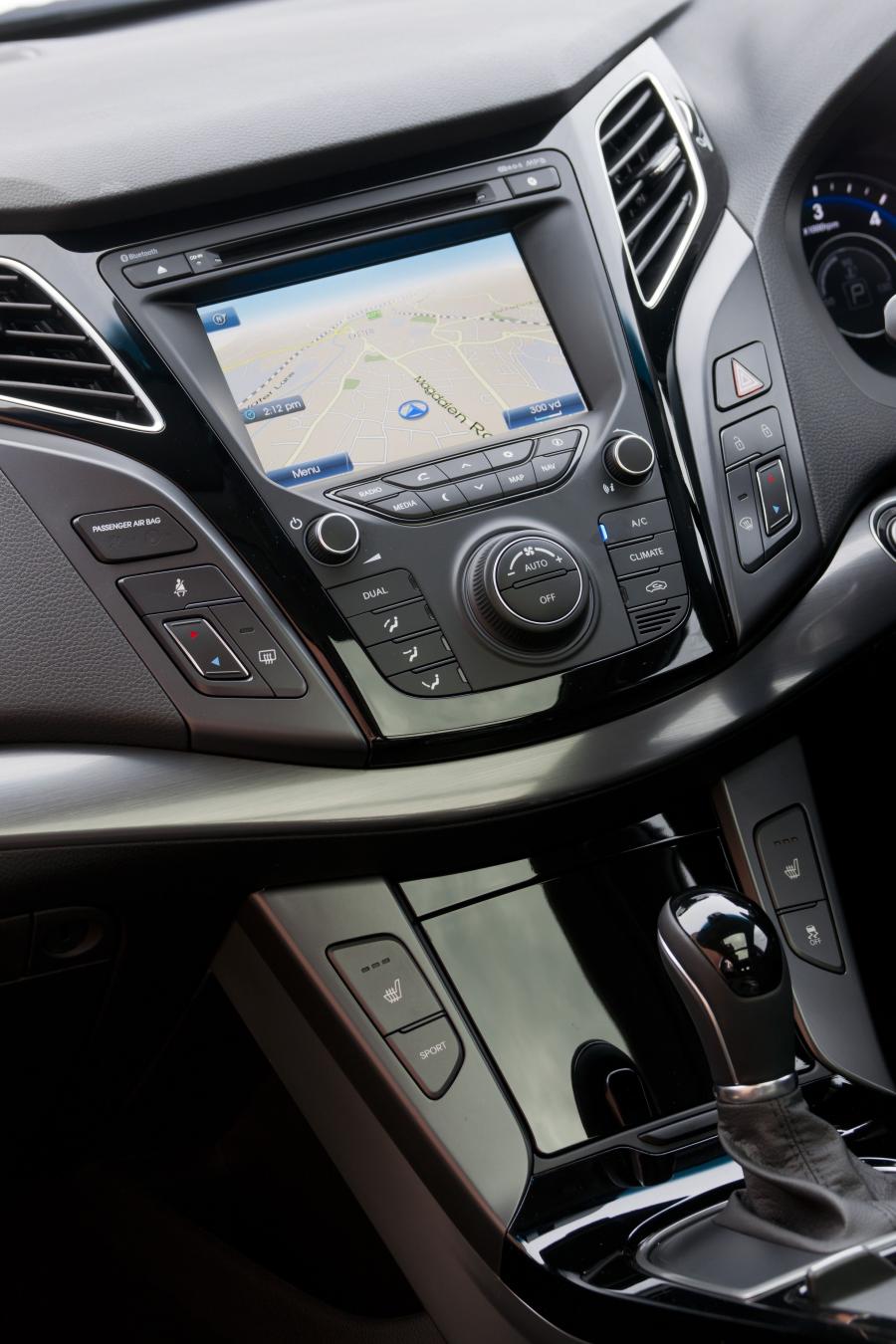  Hyundai i40 Station Wagon CRDi 2011 года  (UK) (фото 59 из 146)